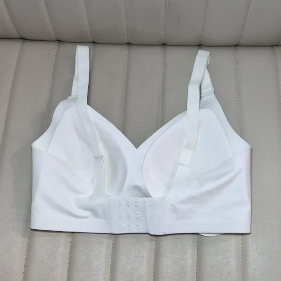 Seamless White Contour Bra - Comfortable Everyday Support - Picture 8 of 10
